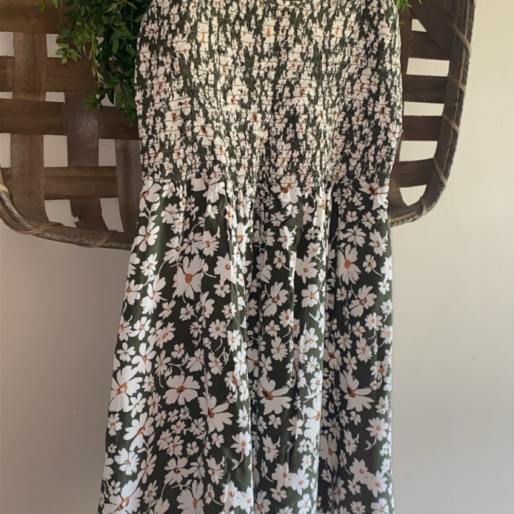 Floral Spaghetti Strap top - Picture 2 of 4